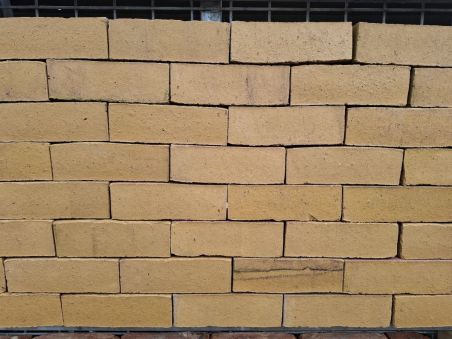Old look dikformaat donkerbrons op pallets 8.5 cm hoogte a € 33,- per m2