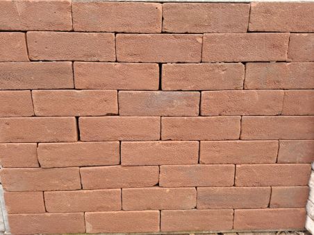 Old look Lingeformaat Rood op pallets 50 stuks per m2