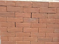 Old look Lingeformaat Rood op pallets 50 stuks per m2